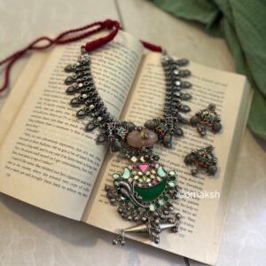 VEYA VINTAGE GLASS NECKLACE 1.0