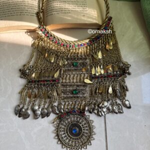 AMORA VINTAGE ARMOUR