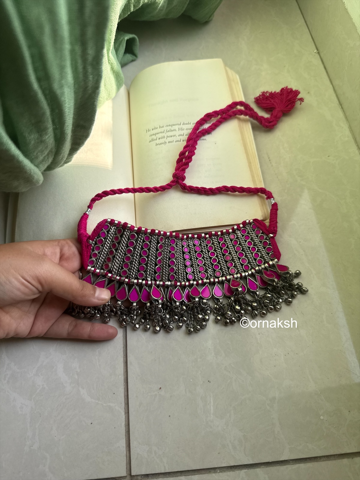 HUMA VINTAGE GLASS NECKLACE - Image 2
